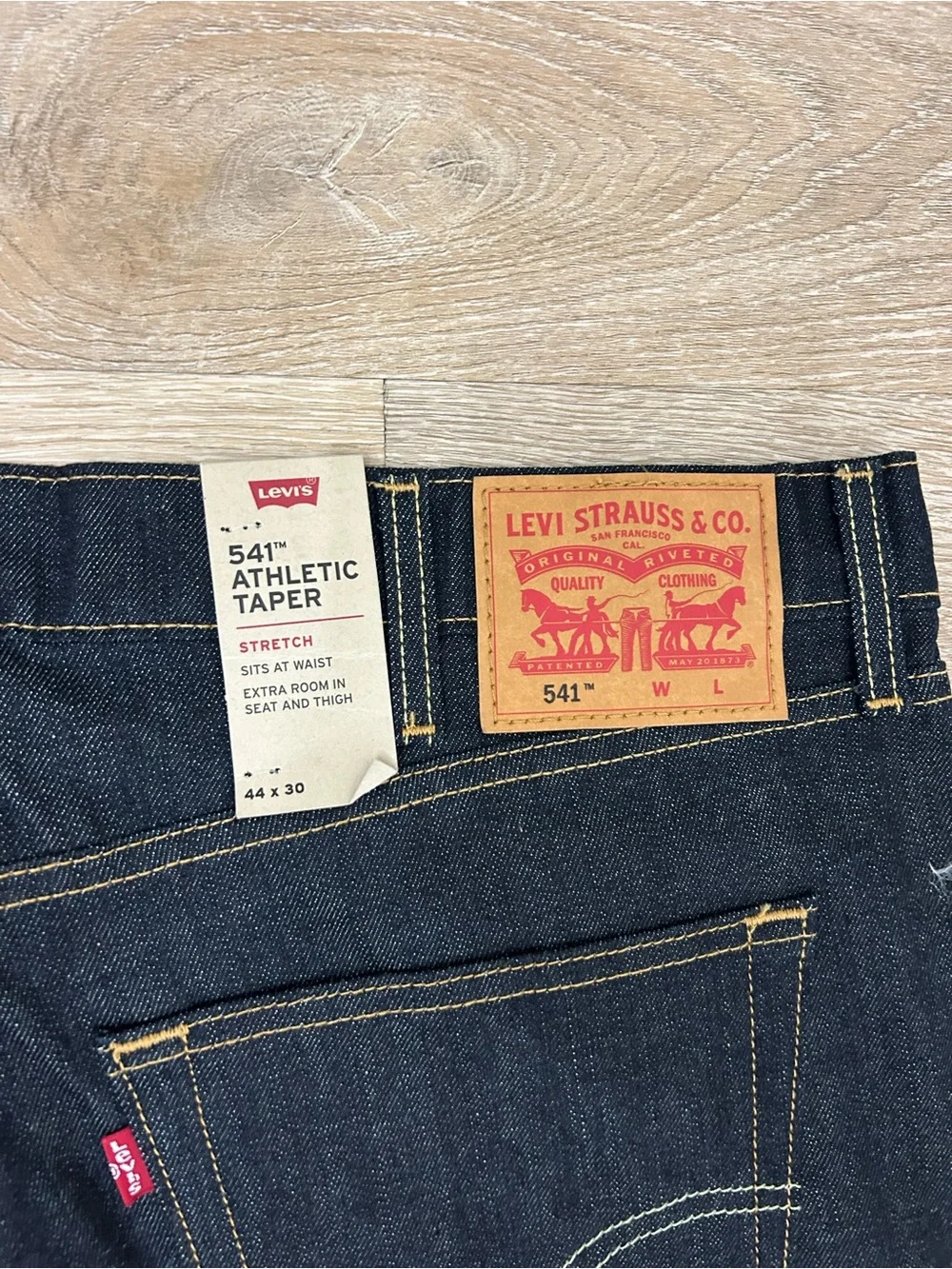 Levi’s 541 Athletic Taper Jeans Men’s 44x30 Dark Wash Stretch New With Tags